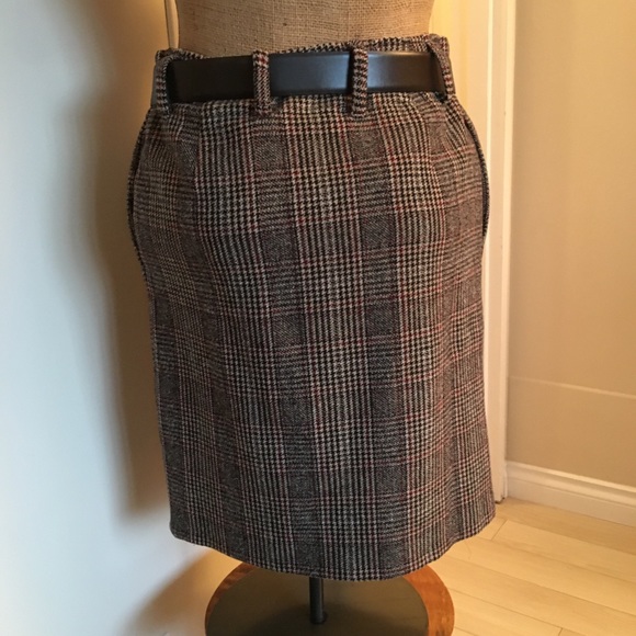 SOLD Max Mara Vintage 80s High Waist with Paperbag Detail and Belt Wool Skirt - Picture 4 of 8